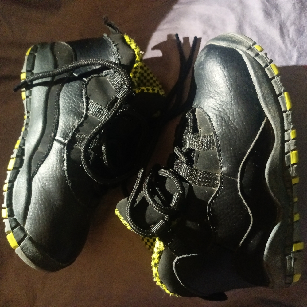 Kid Jordans size 8
